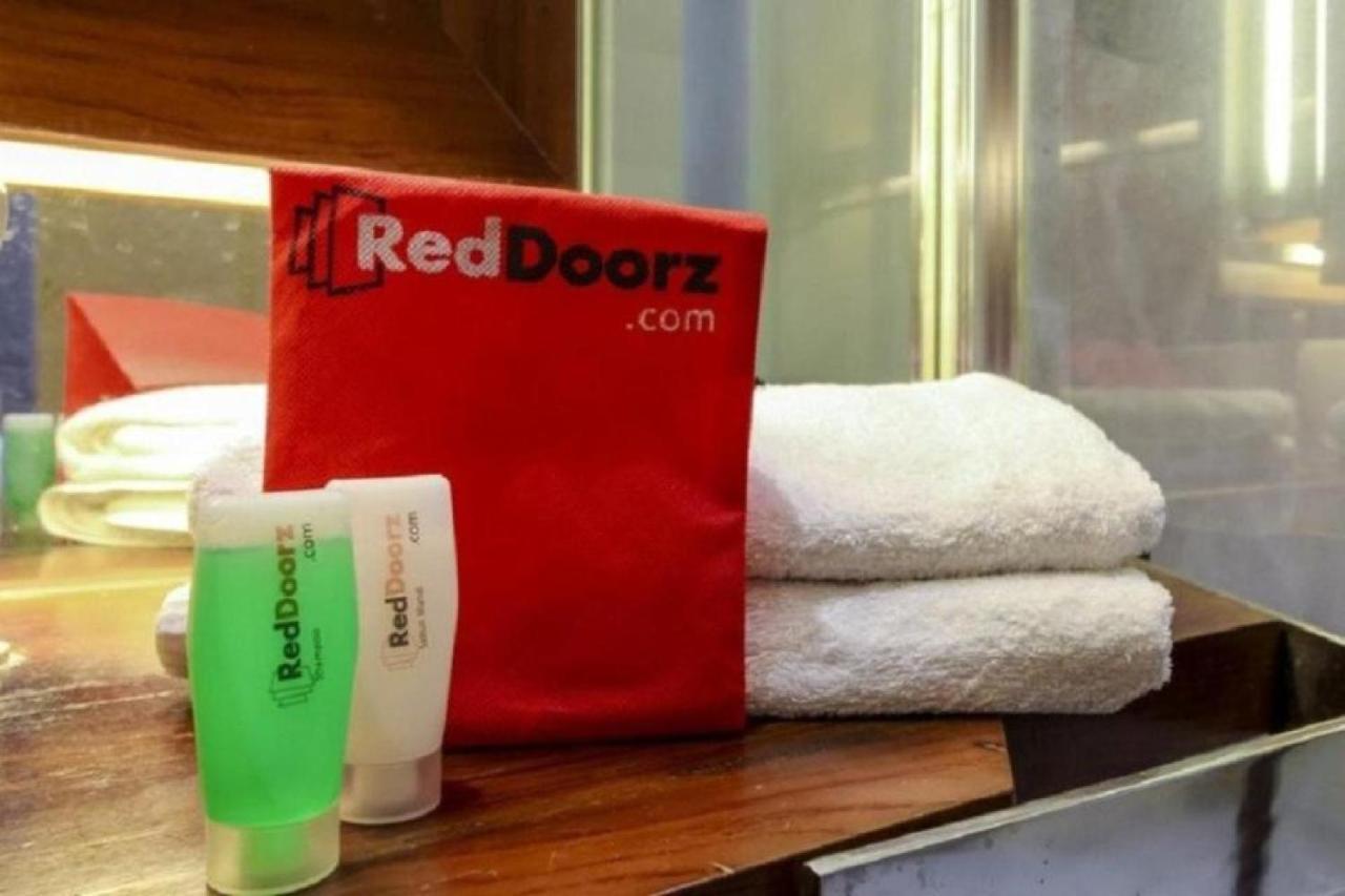 Reddoorz Near Ramai Mall Malioboro Γιογκιακάρτα Εξωτερικό φωτογραφία